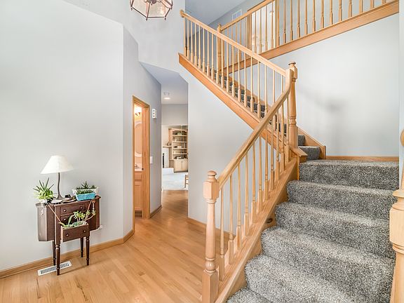 4th image of 24723 Lincolnway St