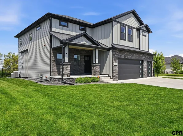1111 Terrace View Dr, Hickman, NE 68372