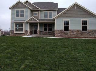 W175N5246 Highridge Dr, Menomonee Falls, WI 53051