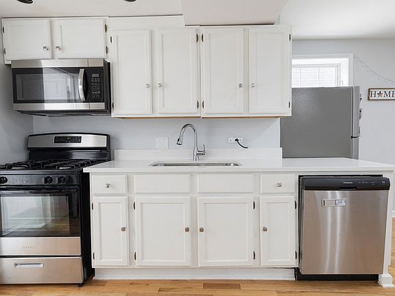 4th image of 959 N Wolcott Ave #1H