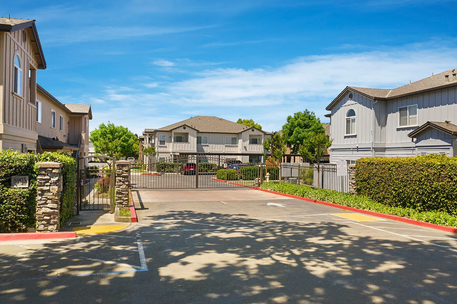1 bed, 696 sqft, $1,664 — Photo 1