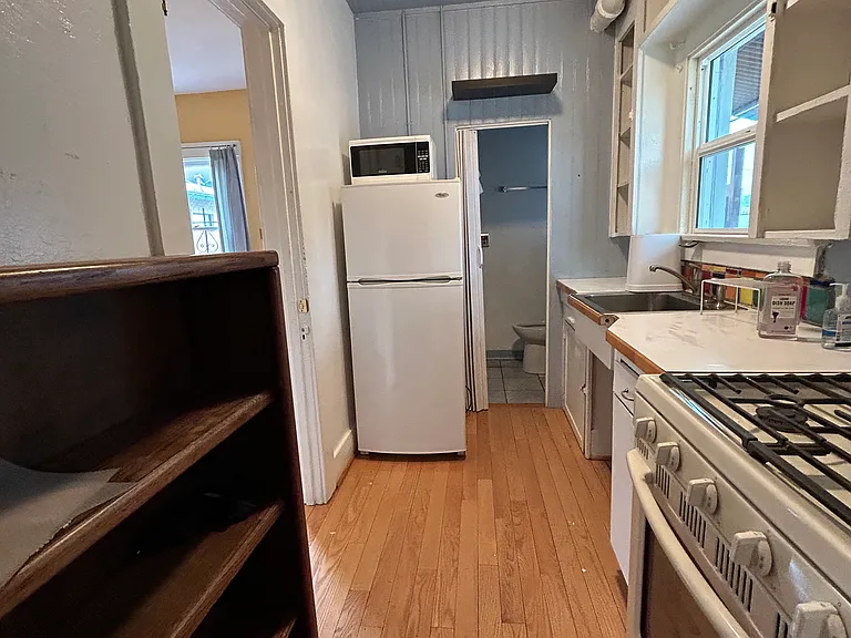928 S Railroad Ave — Photo 2