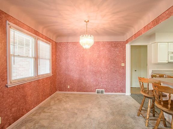 5th image of 1021 S Durand St
