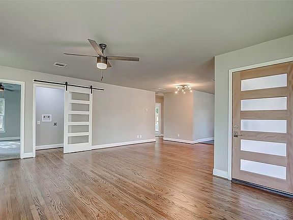 3rd image of 4826 Ventura Ln