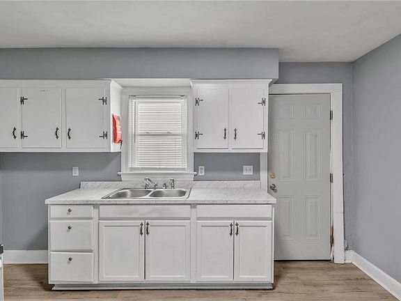 4th image of 1228 Commerce Ave