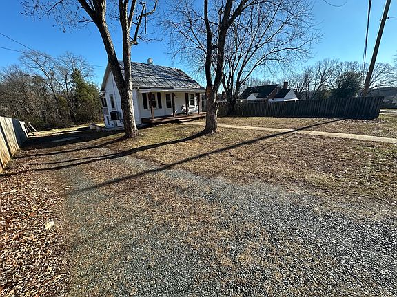 2nd image of 195 Triple Oak Cir