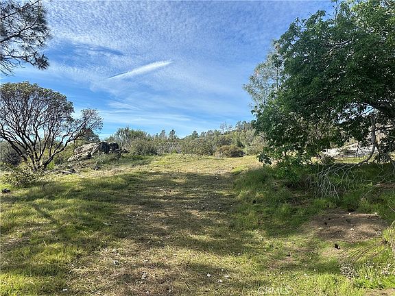3rd image of Quartz Ridge Ct