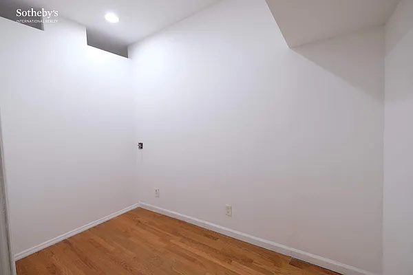 Rented by Sotheby's International Realty | media 14