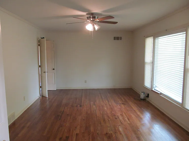 3111 Estes St — Photo 6