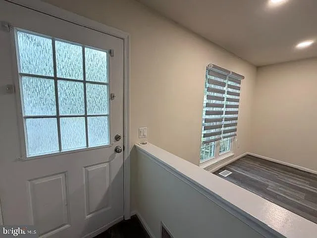3 bed, 1560 sqft, $2,700 — Photo 2
