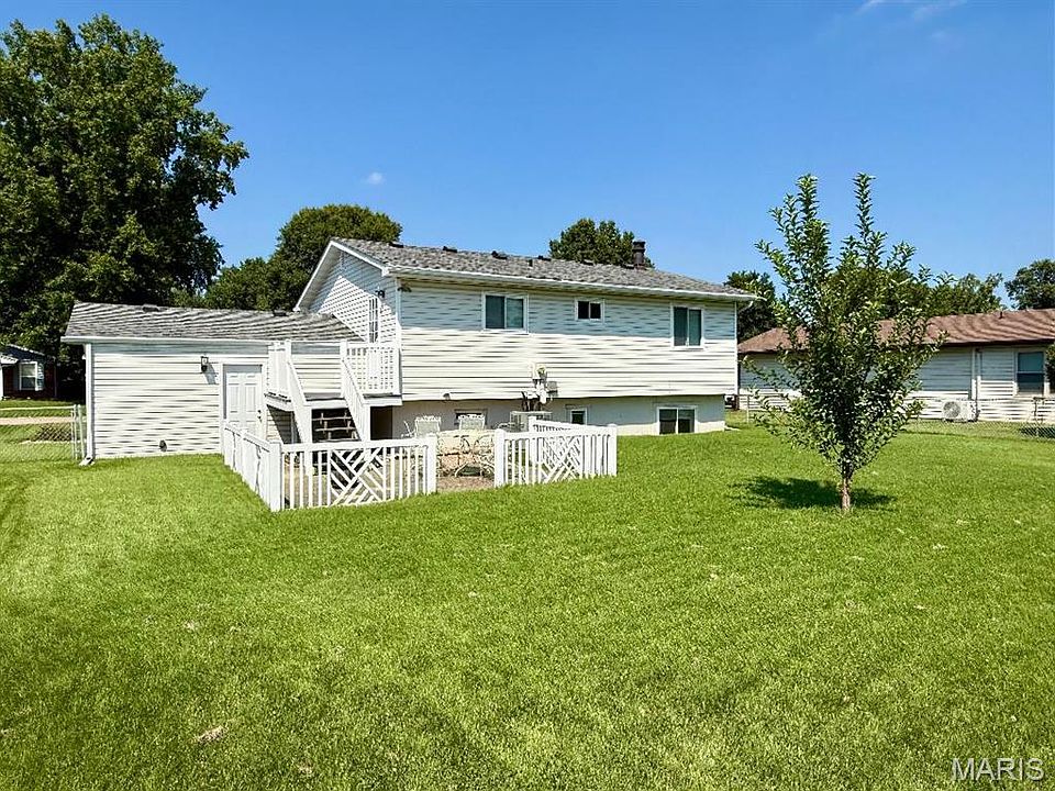 2nd image of 12 Blue Spruce Ct