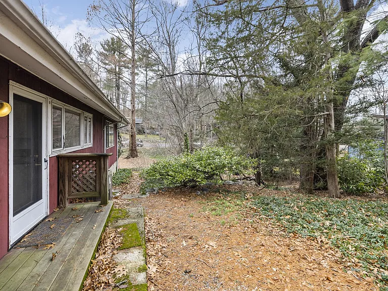 9 Peacock Farm Rd — Photo 19