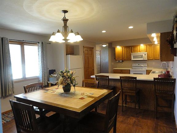 3rd image of 842 Breckenridge Dr