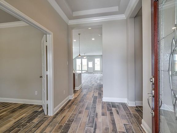 3rd image of 8251 Oxbow Manor Ln