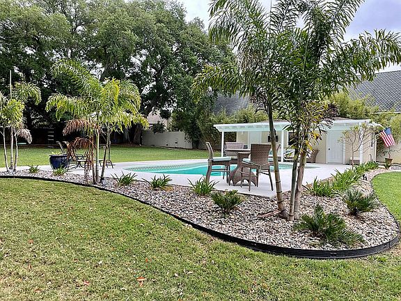 5th image of 381 Bluff View Dr