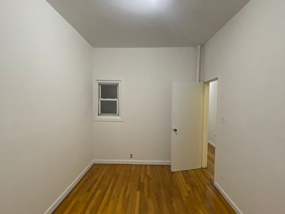 5th image of 450 W 58th St #3EA