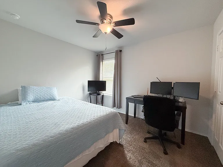 2403 Corradino St — Photo 27