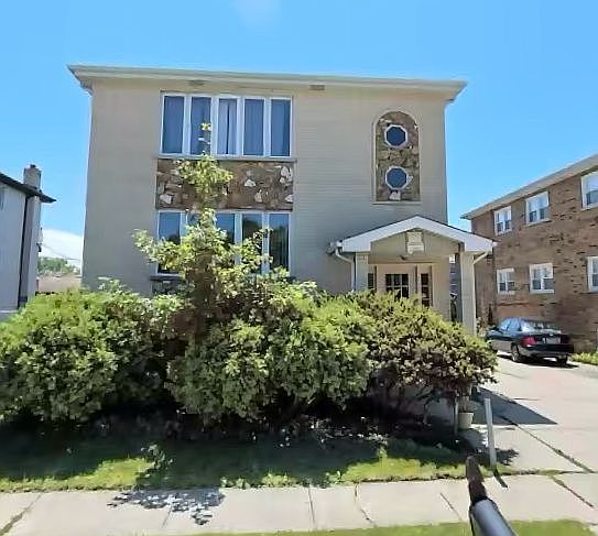 1st image of 5239 W 87th St
