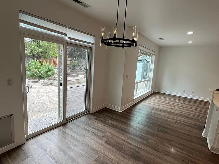 1379 Elges Ave — Photo 8
