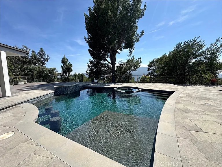 2906 Mountain Pine Dr — Photo 1
