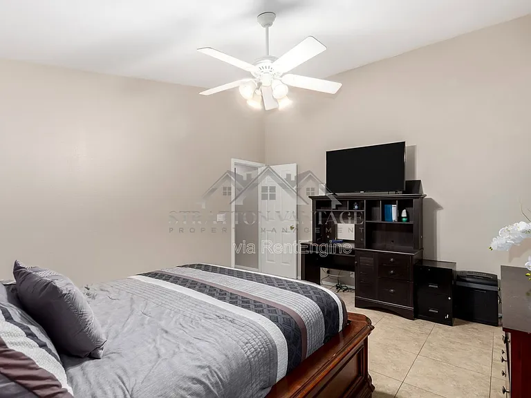 6631 E Rhodes St — Photo 20