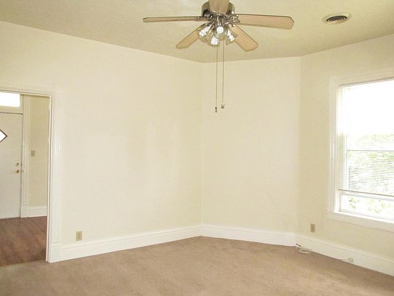 Living room with ceiling fan and overhead light.