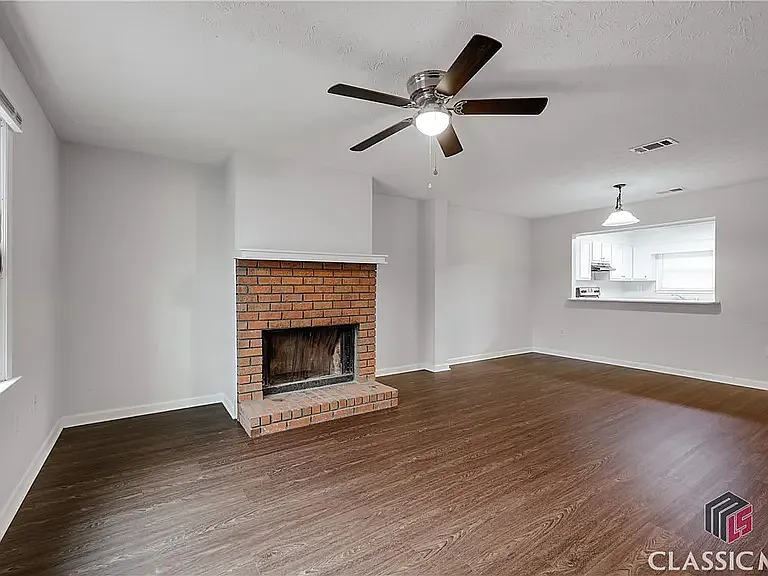 207 Highland Park Dr — Photo 2