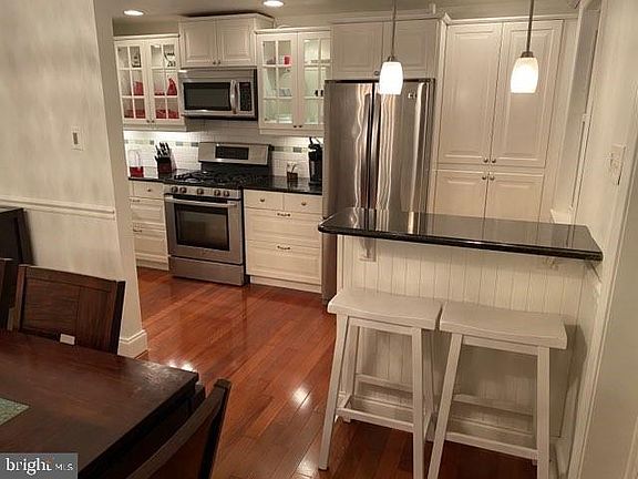 5th image of 2428 Stoneybrook Ln