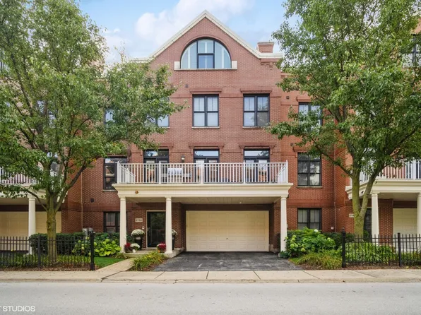 2756 Valor Dr, Glenview, IL 60026
