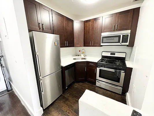 Rented by EastMount Realty LLC | media 2