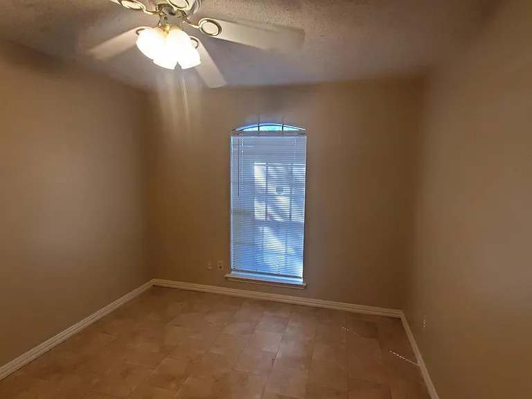 505 Pelican Ct — Photo 8