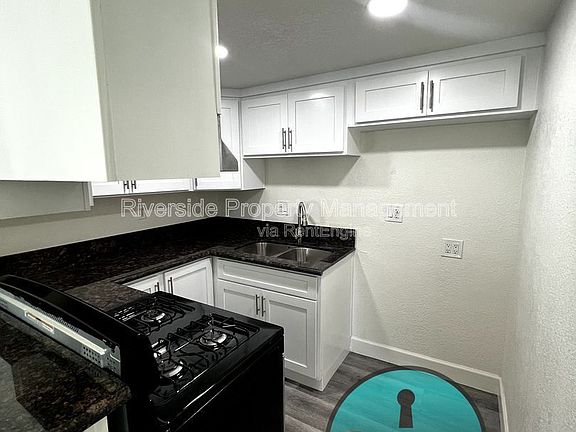 5th image of 1221 Villa St APT A