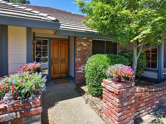 3rd image of 1606 Champion Oaks Dr