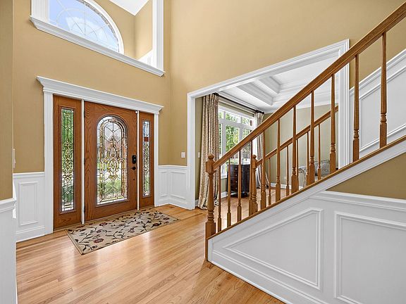 3rd image of 25831 W Meadowland Cir