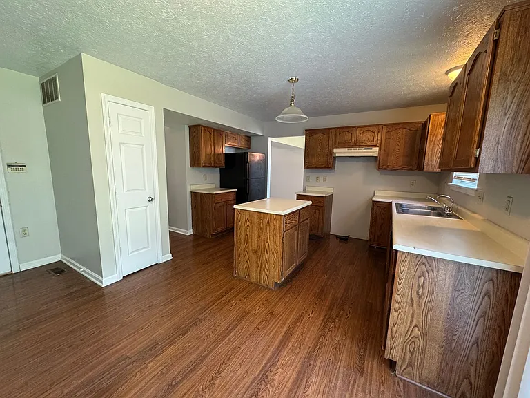 5538 N Meadow Dr — Photo 10