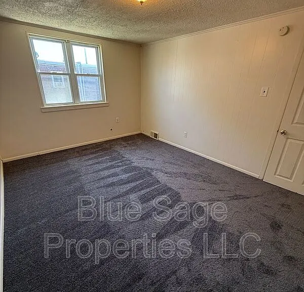 1427 Simpson St — Photo 10