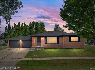 3708 Baybrook Dr, Waterford, MI 48329
