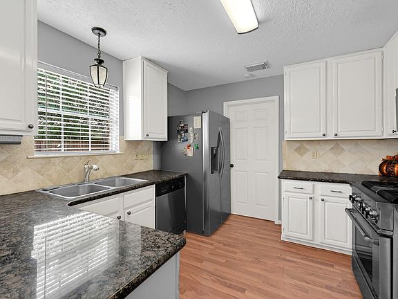 5th image of 1013 Bayou Vista Dr