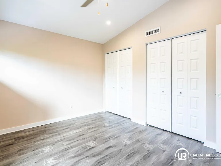 2412 NE 26th St #7 — Photo 11