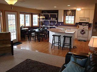 3rd image of 3409 Kingsbridge Dr