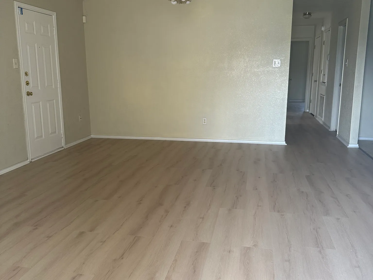 3 bed, 1.5 bath, 1155 sqft, $1,250 — Photo 2