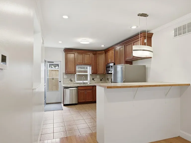 2653 S 6th St — Photo 10