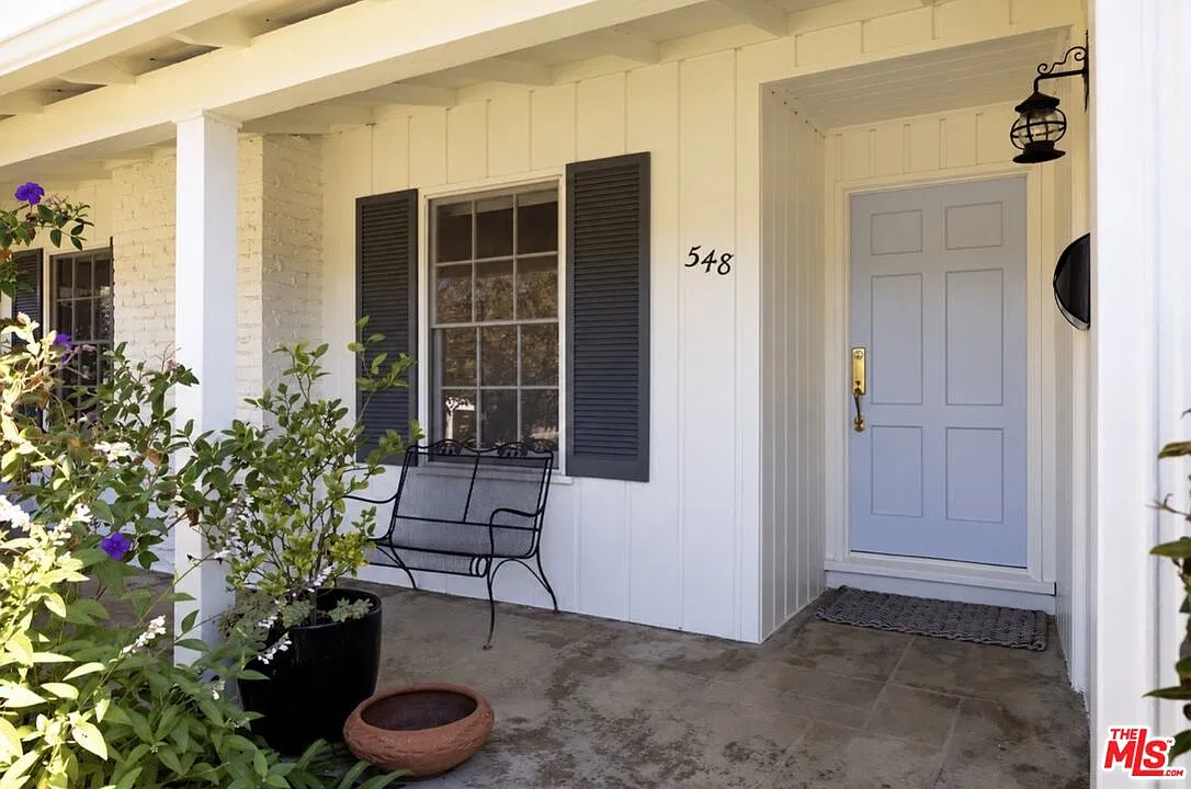3 bed, 2.0 bath, 1895 sqft, $7,500 — Photo 2