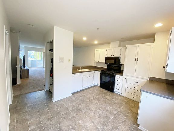 4th image of 19523 Aurora Ave N Unit B13