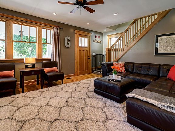 5th image of 393 E Jenkins Ave