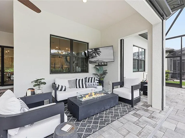 2738 Aviamar Cir — Photo 31
