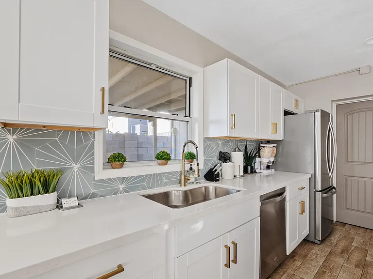 2722 E Virginia Ave — Photo 9