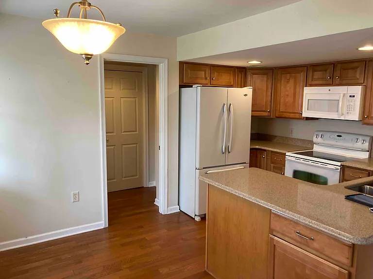 8 West St #1 — Photo 3