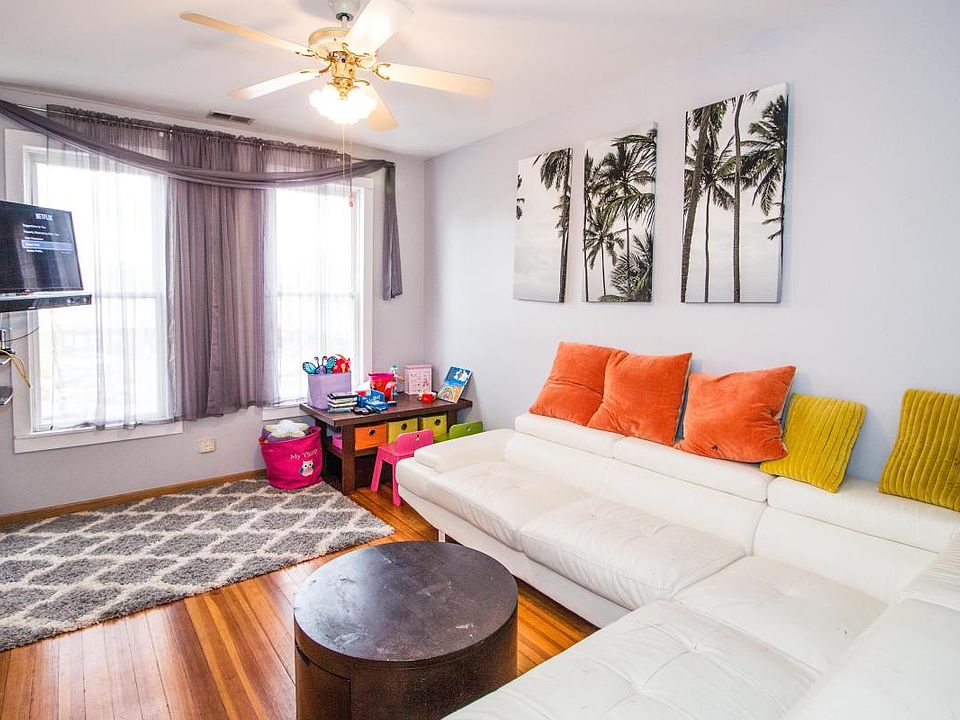 1st image of 2818 N Ashland Ave APT 2