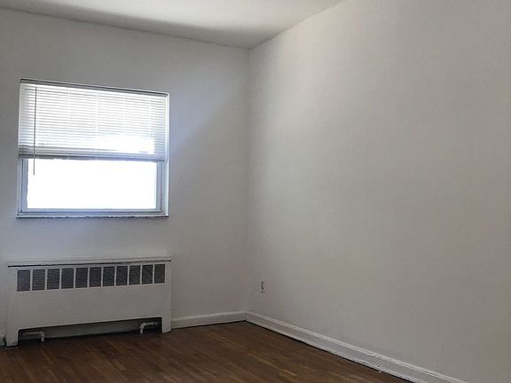 2nd image of 2560 Paulding Ave